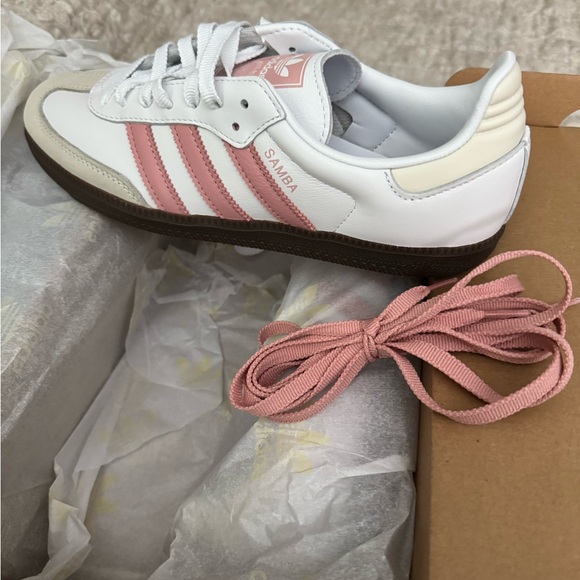 Adidas Samba Women's White and Pink Sneakers - Picture 2 of 5